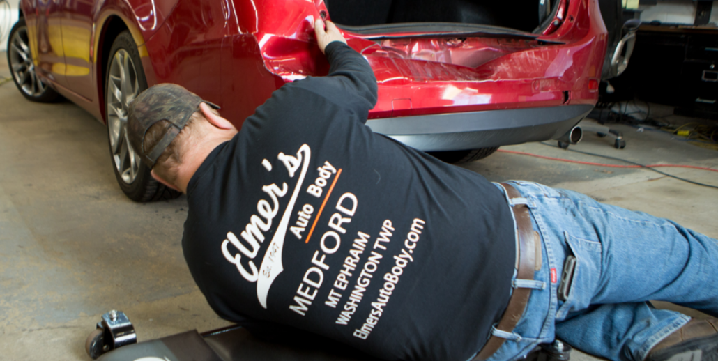 Dealerships vs Auto Body Repair Shops: Which is Better?